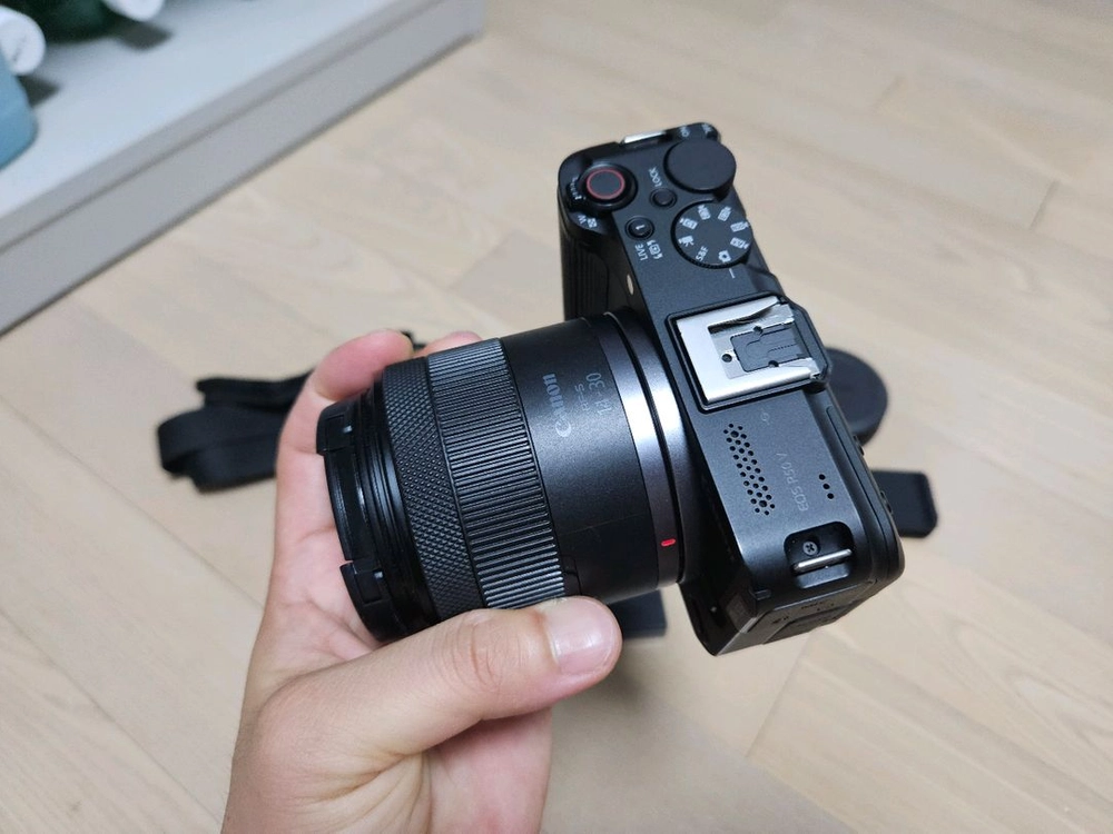 캐논 R50V + RF-s14-30 번들킷 이미지