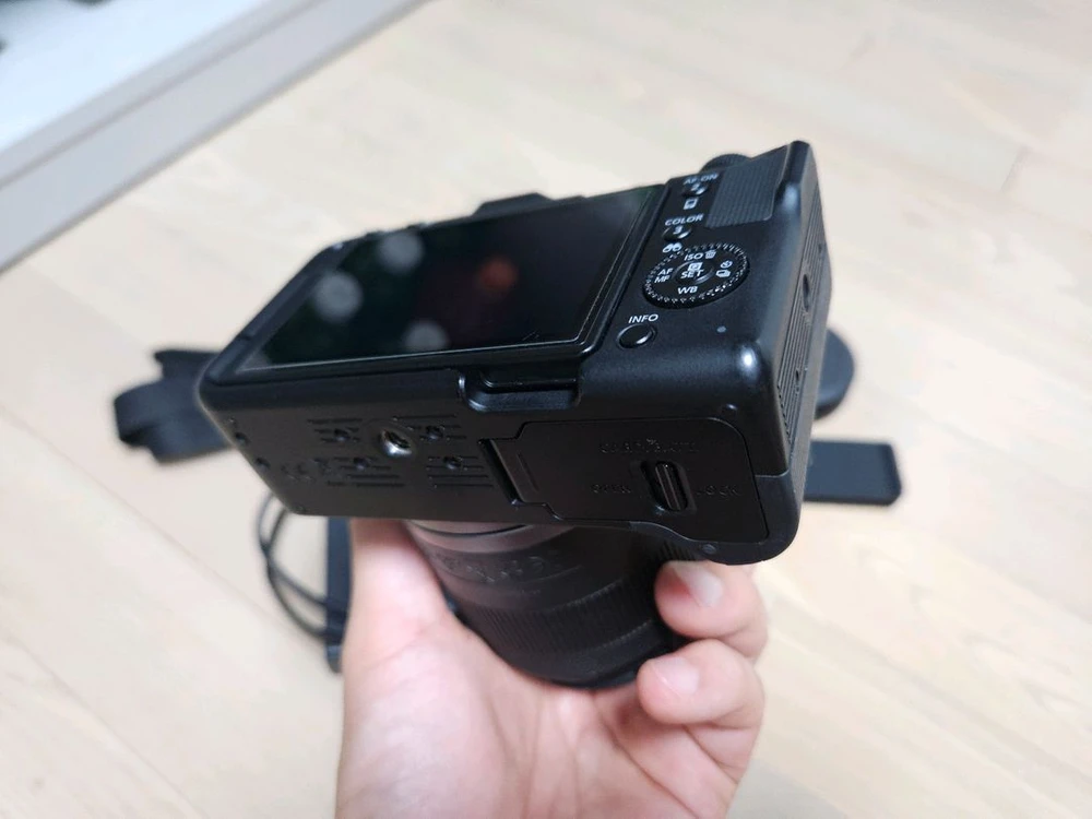 캐논 R50V + RF-s14-30 번들킷 이미지