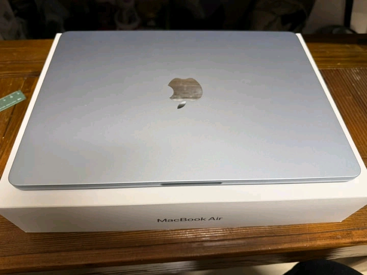맥북에어 M4 13인치 스카이블루 24GB/256GB, 애플케어 플러스 - 안심되는 중고거래