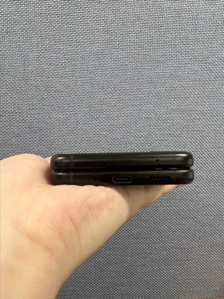 갤럭시 Z 플립3 블랙 판매합니다!! 이미지