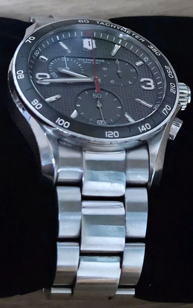 빅토리녹스 스위스아미 크르노클래식 42mm 쿼츠 시계 이미지