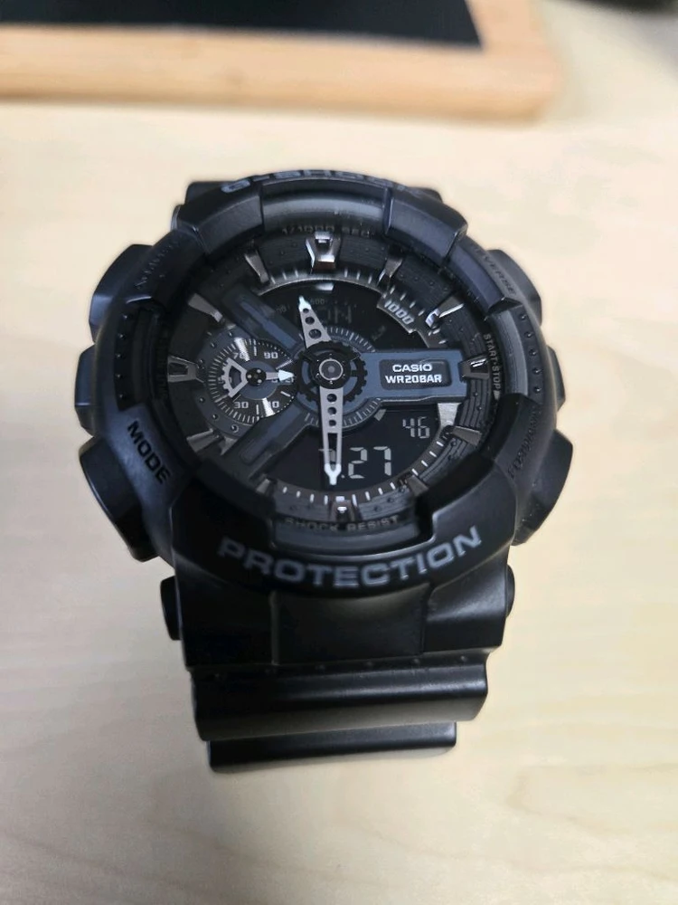 카시오 지샥 GA-110 블랙 시계 이미지