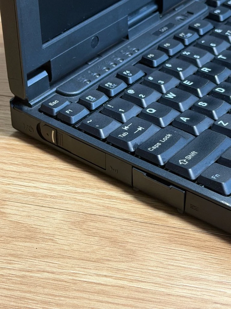 LG IBM ThinkPad 560 초경량 클래식 노트북 / 희귀 LG IBM 모델 / 레트로 노트북 이미지