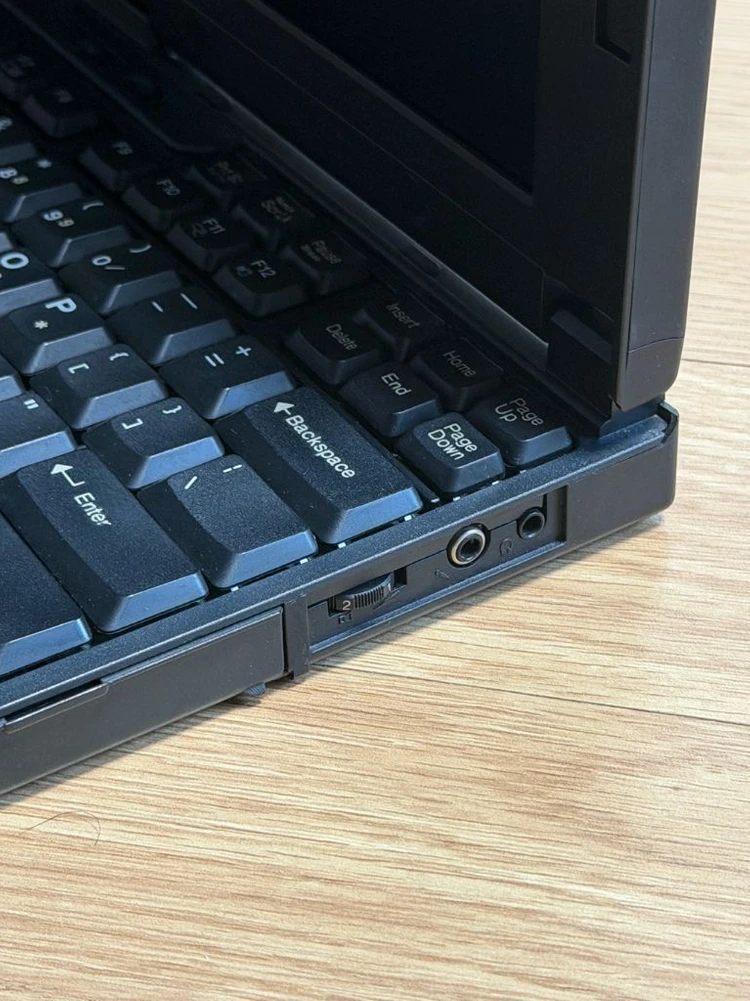 LG IBM ThinkPad 560 초경량 클래식 노트북 / 희귀 LG IBM 모델 / 레트로 노트북 이미지