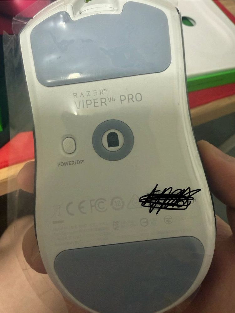 레이저 바이퍼 V4 PRO (바브사) 화이트 판매합니다. 이미지