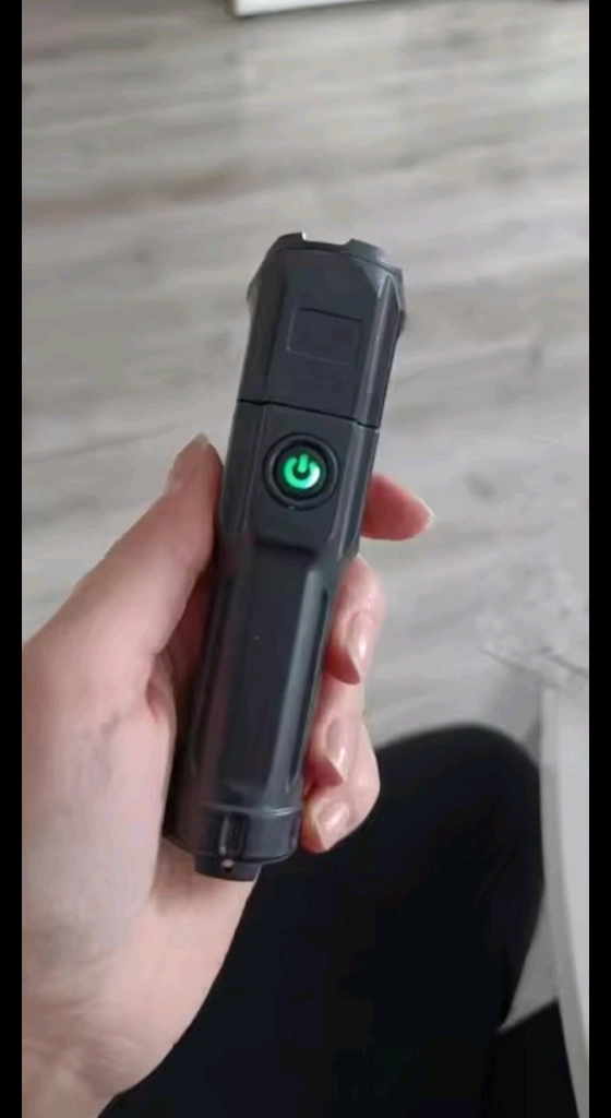 밝은 손전등,랜턴,낚시,헤루질,경비,야간작업 이미지