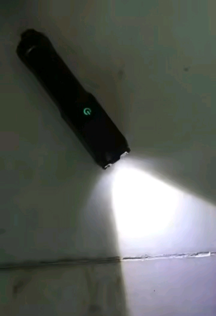 밝은 손전등,랜턴,낚시,헤루질,경비,야간작업 이미지
