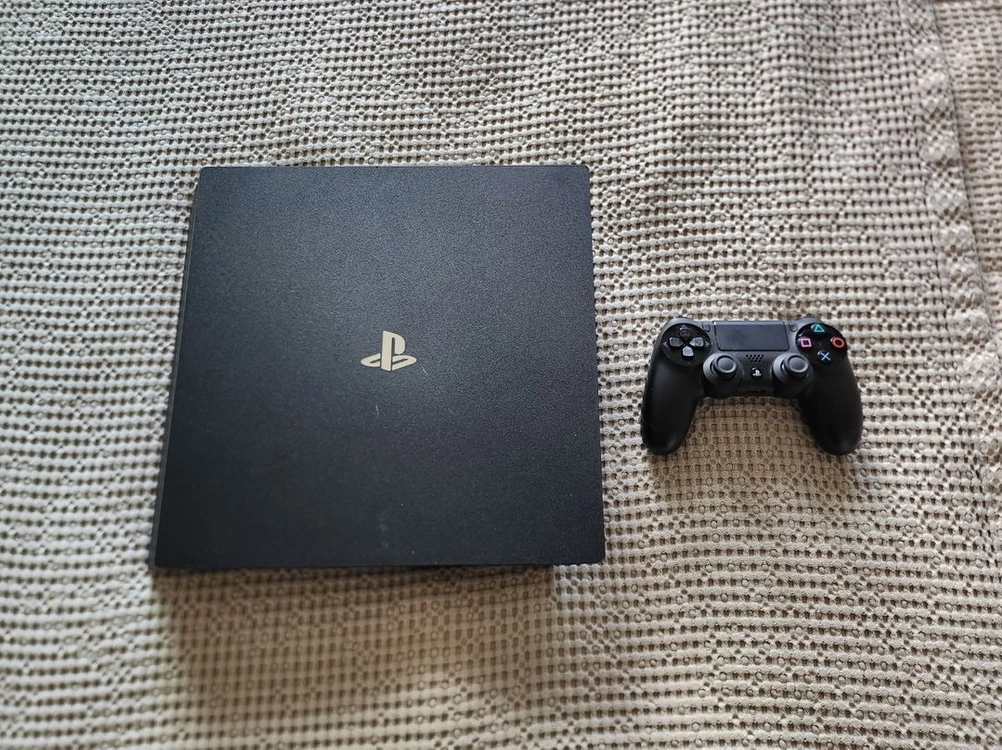 플스4 PS4 프로 1테라 +외장하드 2테라 팝니다 이미지