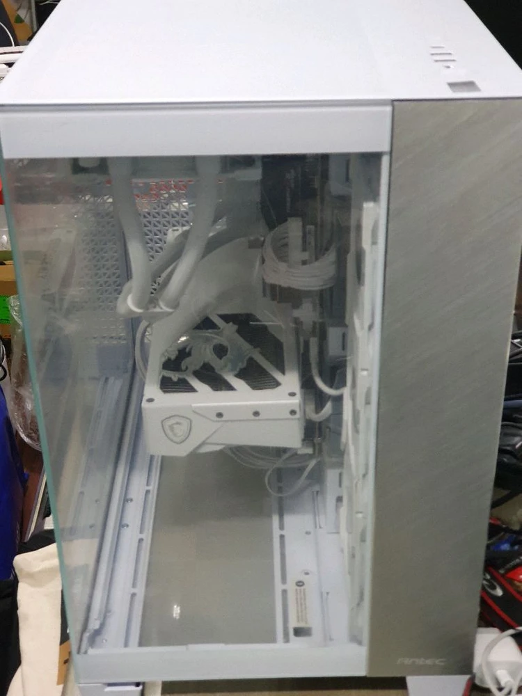 게이밍본체 어항본체 rtx5070 라이젠7 9800 8코어 2테라 32램 이미지