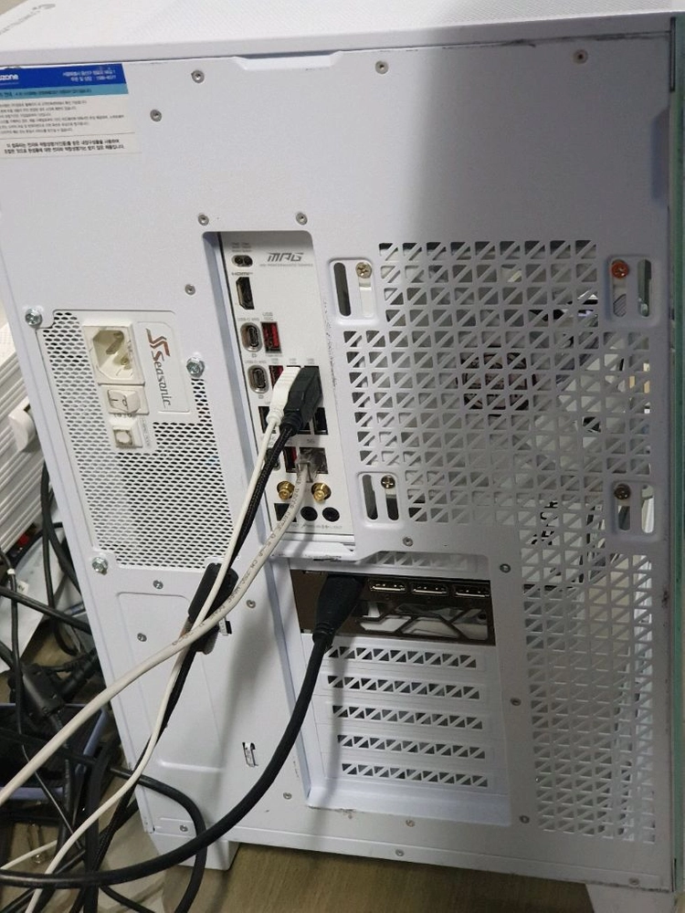 게이밍본체 어항본체 rtx5070 라이젠7 9800 8코어 2테라 32램 이미지