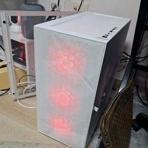 9800x3d 5080 화이트본체 이미지