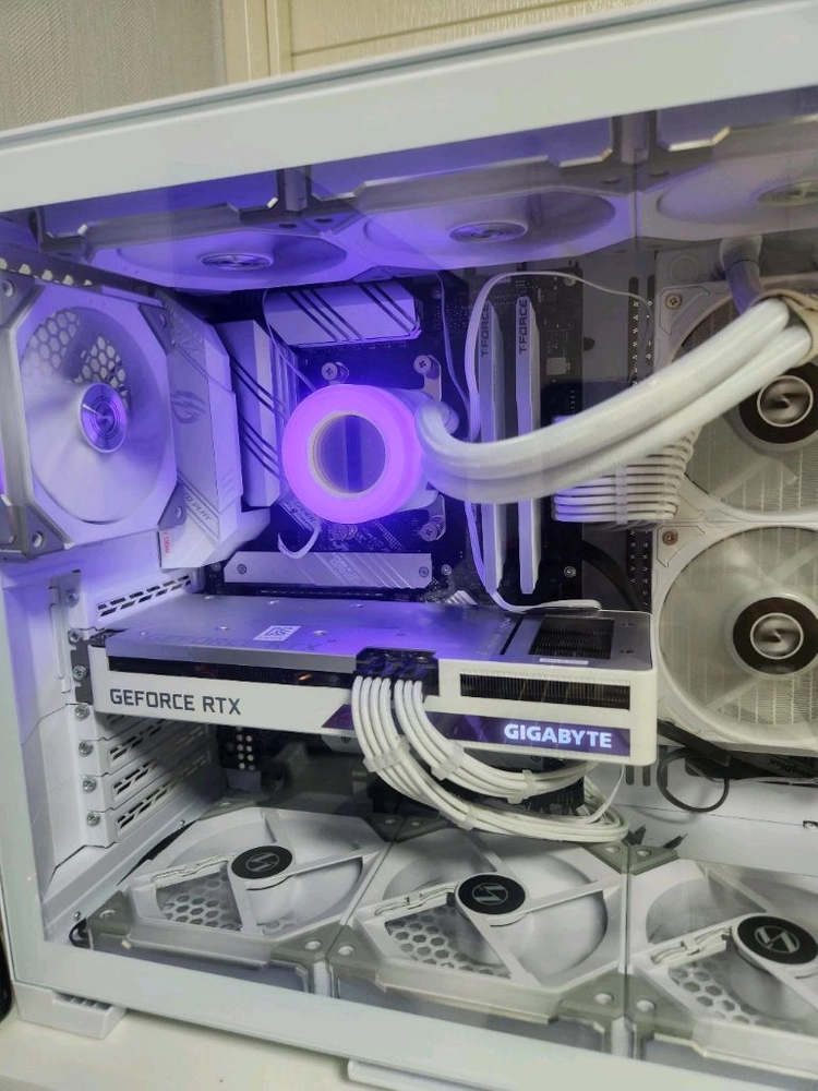 5600x 기가바이트rtx3060ti 비젼 3팬 화이트 이미지