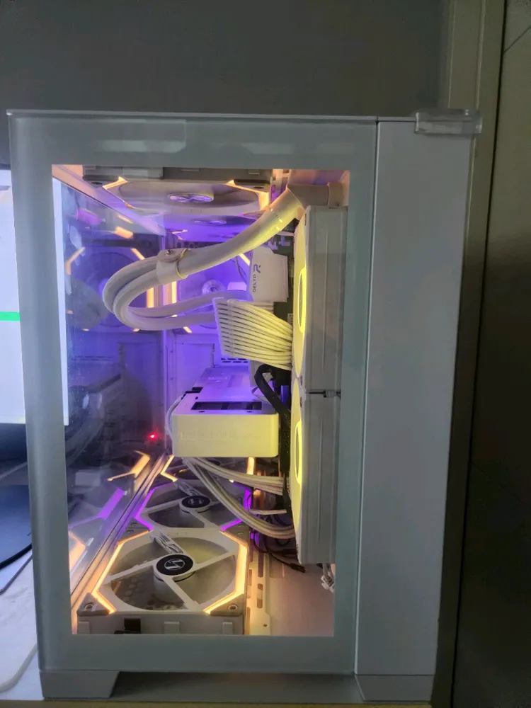 5600x 기가바이트rtx3060ti 비젼 3팬 화이트 이미지