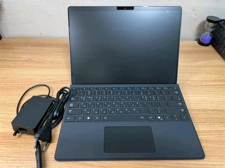 서피스 프로 11 256GB 플래티넘+블랙 판매합니다 이미지