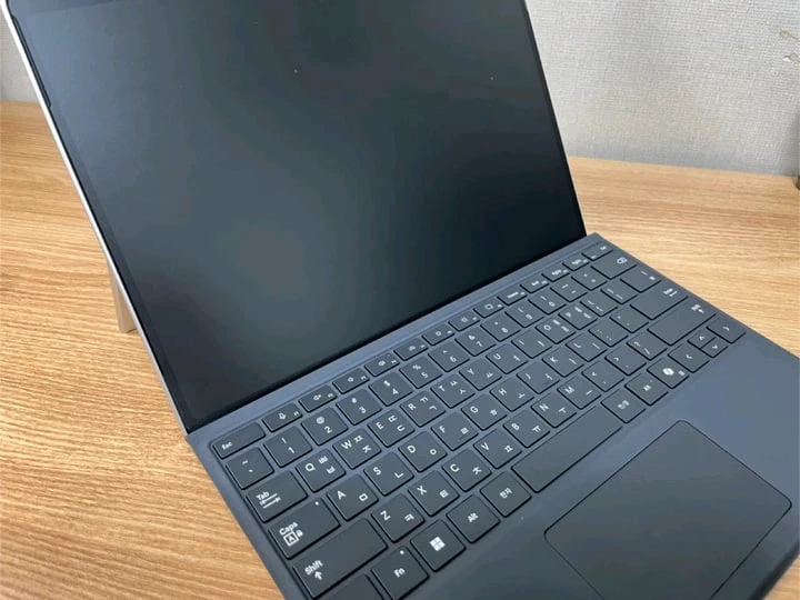 서피스 프로 11 256GB 플래티넘+블랙 판매합니다 이미지