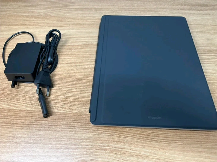 서피스 프로 11 256GB 플래티넘+블랙 판매합니다 이미지
