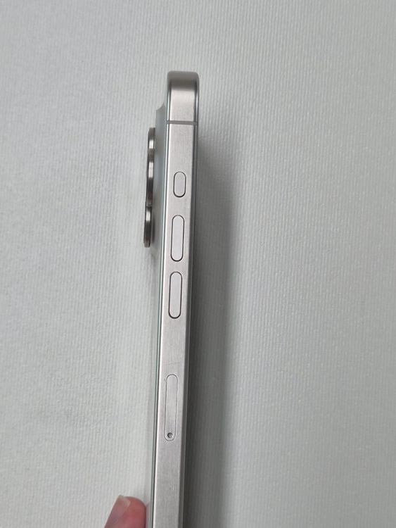 아이폰 15 프로 화이트티타늄 256GB 이미지