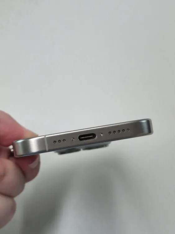 아이폰 15 프로 화이트티타늄 256GB 이미지