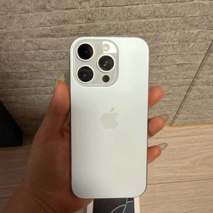아이폰 16프로 256GB 화이트 판매합니다 거의 새제품 이미지