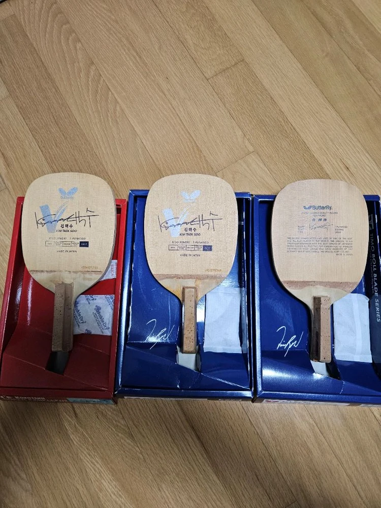 탁구라켓 김택수 빨강, 파랑2자루 판매 - 안심되는 중고거래