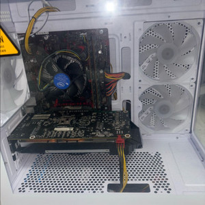 화이트 게이밍 컴퓨터 폰체 (i5-9400F, GTX 1060) 이미지