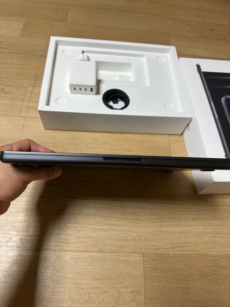 맥북 프로 M4 14인치 RAM 24GB SSD 512GB 이미지