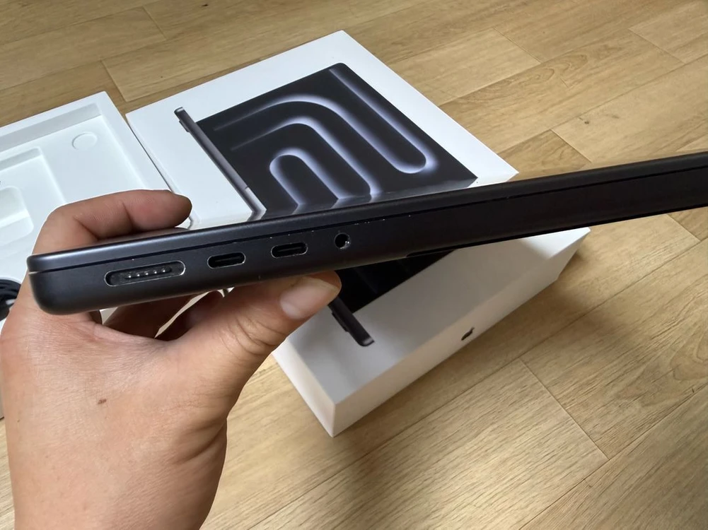 맥북 프로 M4 14인치 RAM 24GB SSD 512GB 이미지