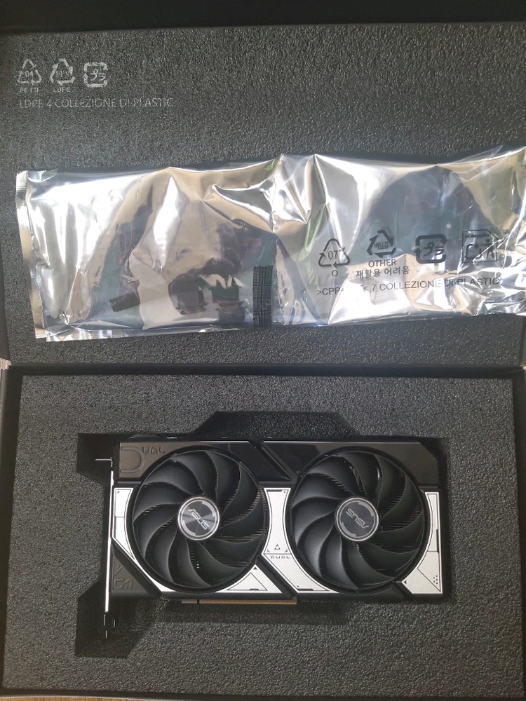 지포스 RTX 5060 그래픽카드 이미지