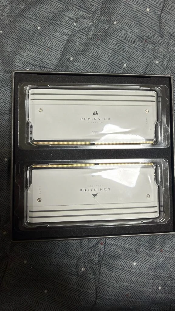ddr5 32gb 커세어 도미네이터 티타늄 화이트 cl34 7200mhz 이미지