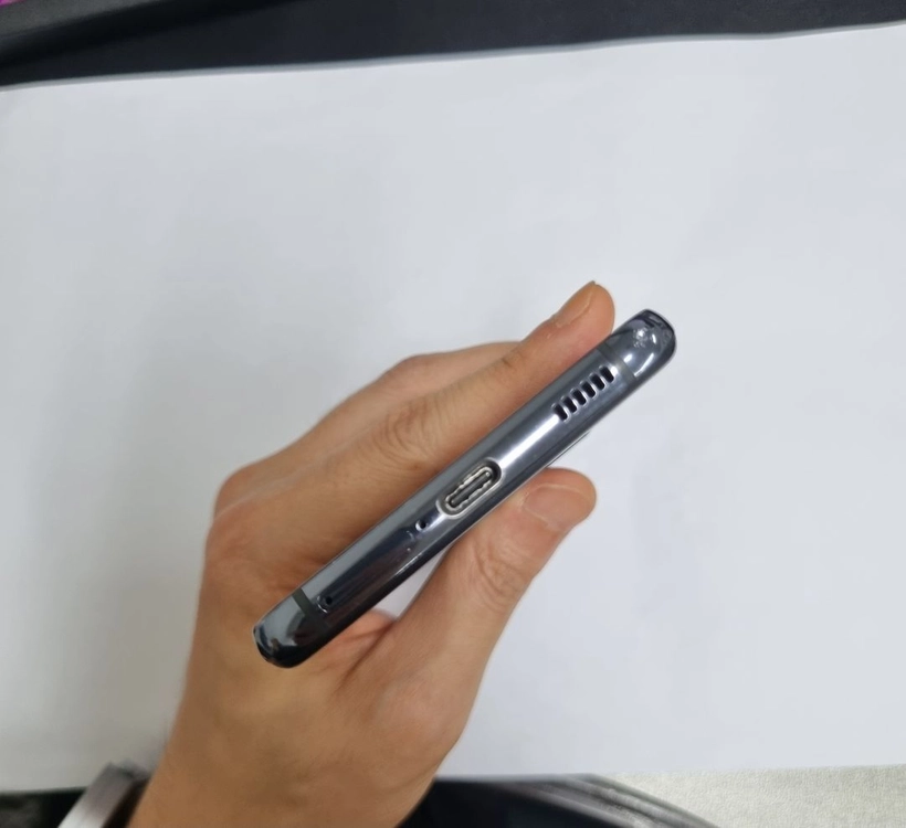 갤럭시S21 256GB 블랙 자급제 중고폰 048535 이미지