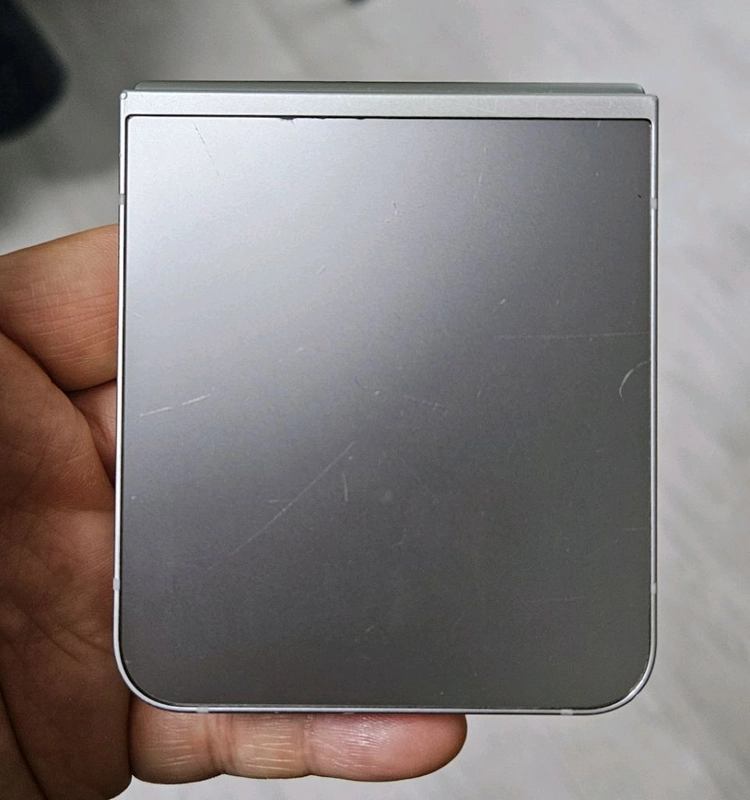 갤럭시 Z플립6 실버 256GB 싸게 팝니다. 이미지