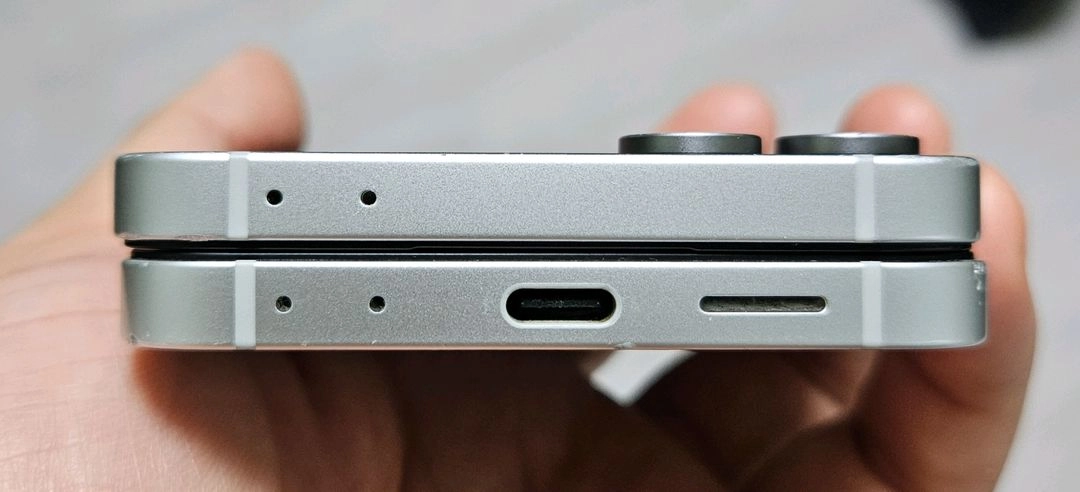 갤럭시 Z플립6 실버 256GB 싸게 팝니다. 이미지