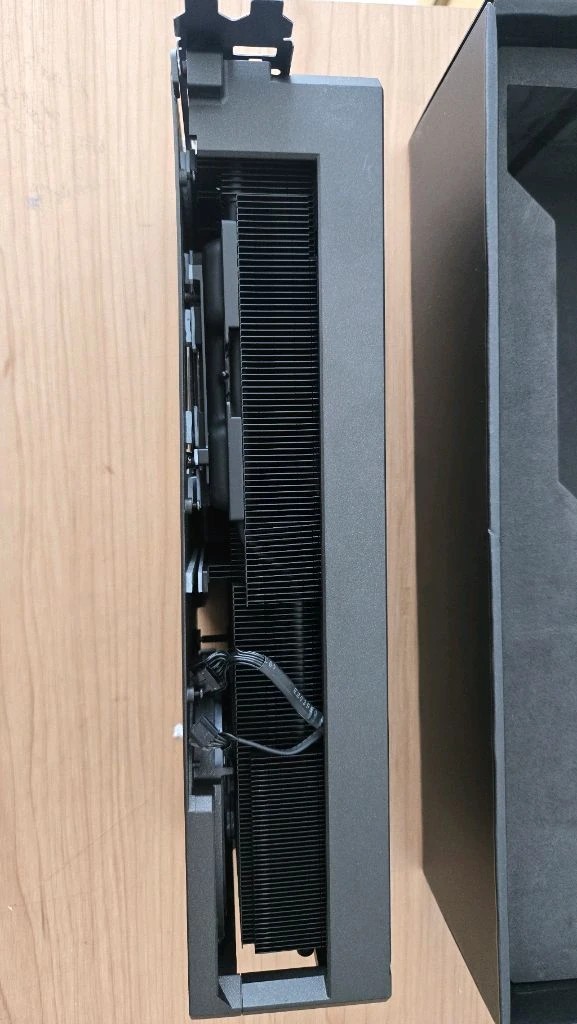 아수스 RTX5090 아스트랄 슈라우드(장식부품용) 이미지