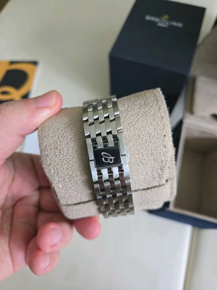 브라이틀링 네비타이머 B01 43mm 코리아에디션 판매합니다. 이미지