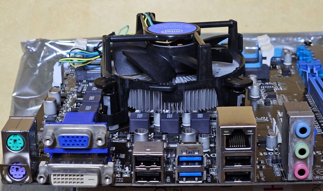 인텔 i5-3550 CPU, ASUS P8B75-V 메인보드 이미지