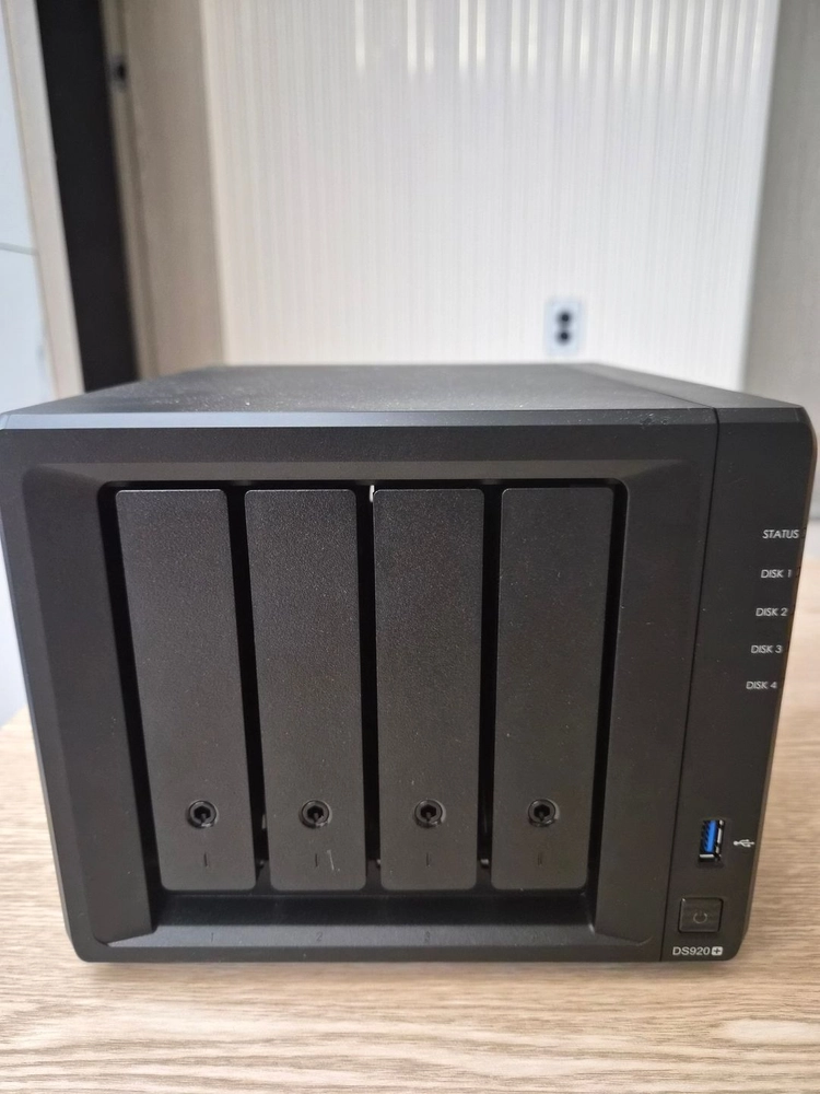 시놀로지 DS920+ 4베이, 4TB HDD 4개 포함 판매합니다. 사용한 적 없는 민트급 이미지