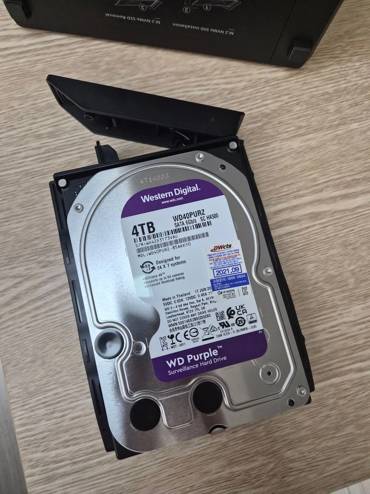 시놀로지 DS920+ 4베이, 4TB HDD 4개 포함 판매합니다. 사용한 적 없는 민트급 이미지