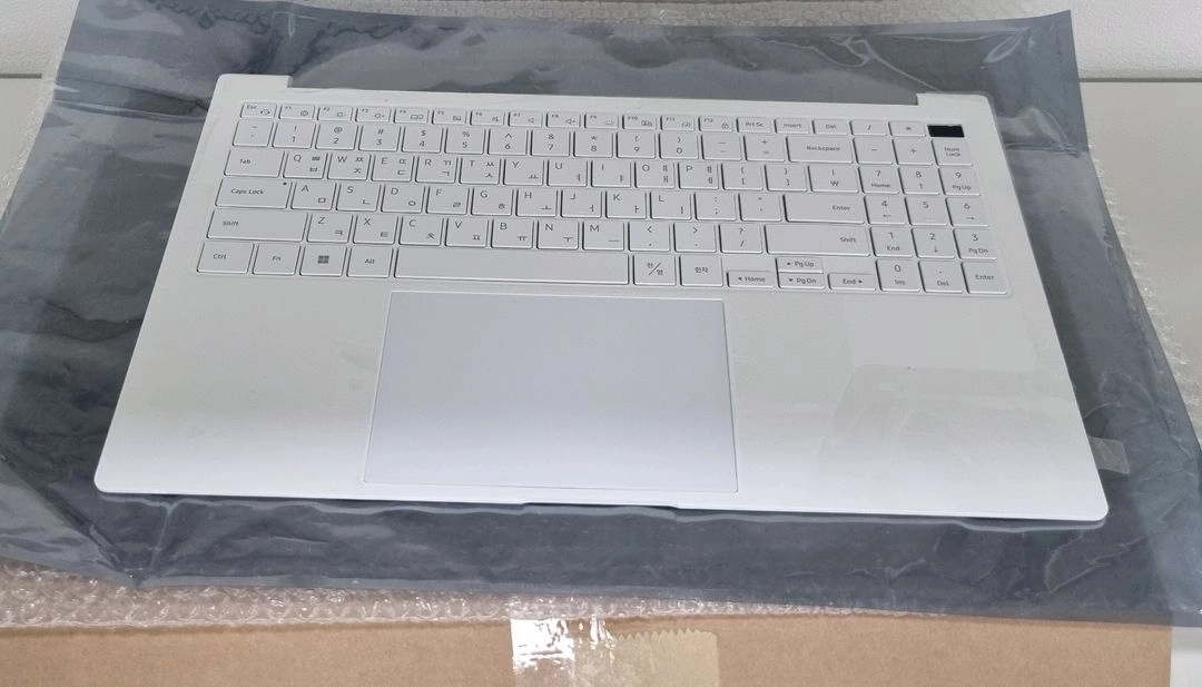 미사용)nt951(nt950)xdb 상판 키보드 마우스패드포함 팜 이미지