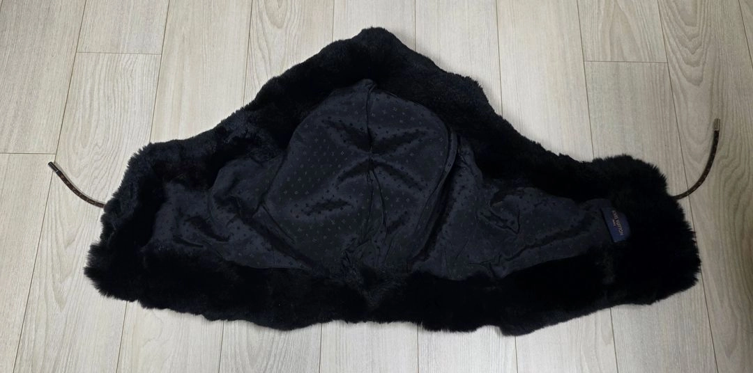 루이비통 블랙 퍼 머플러(한정판) 이미지