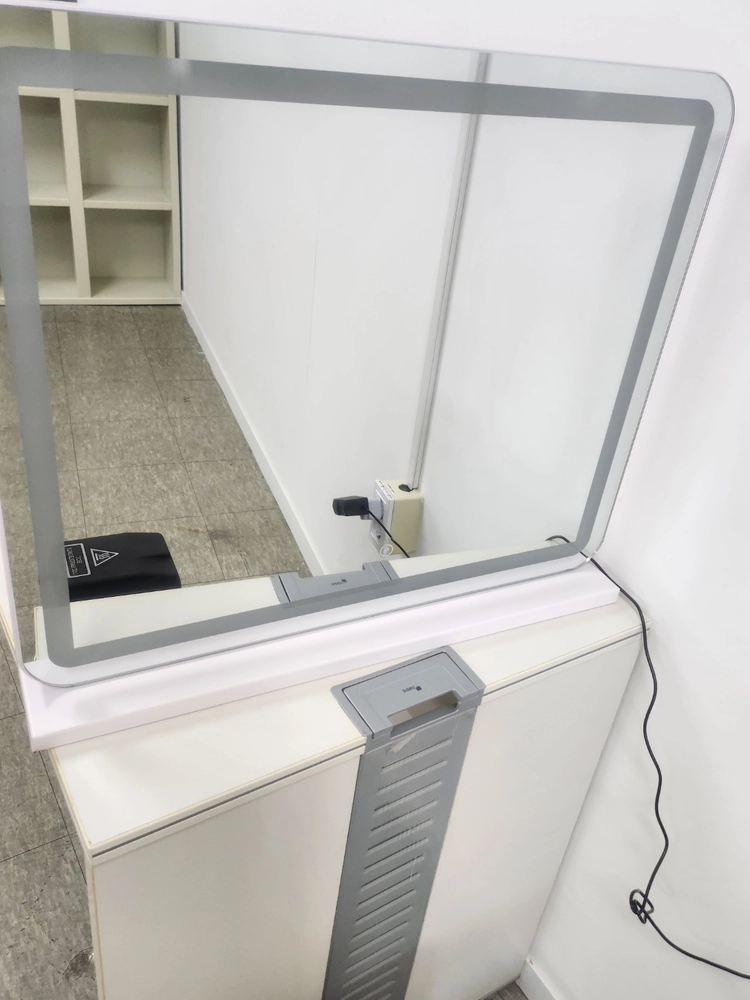 단순개봉 LED 화장대 거울 60×52 화이트 이미지