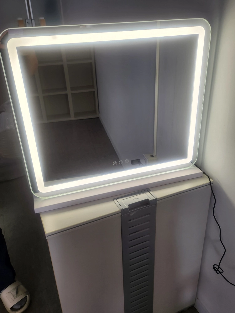 단순개봉 LED 화장대 거울 60×52 화이트 이미지