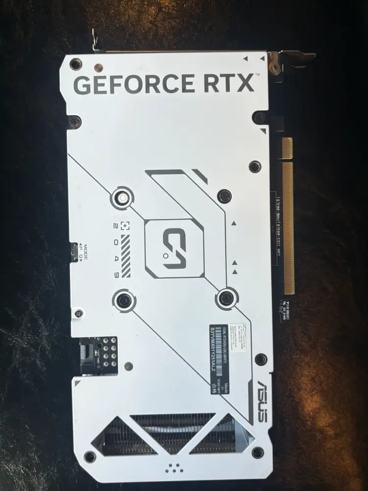 ASUS rtx4060 8g 화이트 그래픽카드 이미지