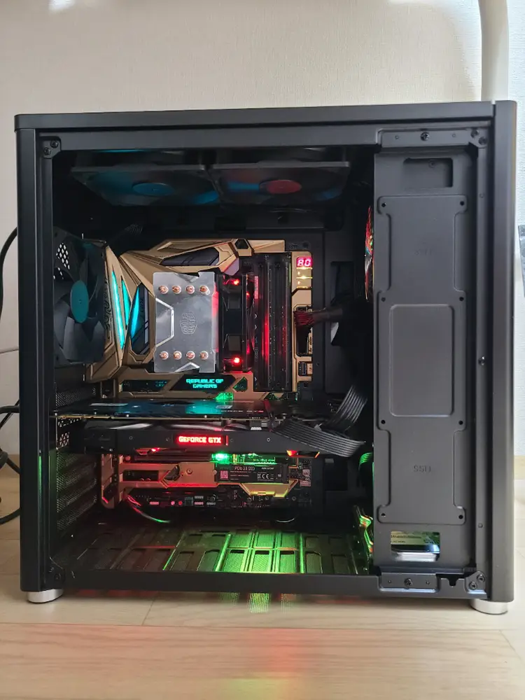 인텔 i7-8700K 중고조립 게이밍 컴퓨터 본체 이미지