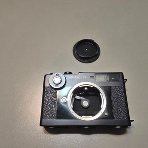Leica CL 카메라, Minolta M ROKKOR 90mm f/4 렌즈 이미지