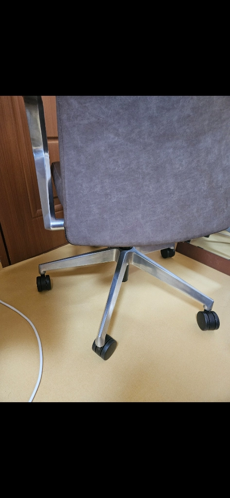 오피스체어 중역 의자 천연 가죽제품 이미지