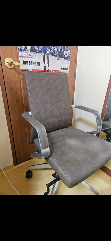 오피스체어 중역 의자 천연 가죽제품 이미지