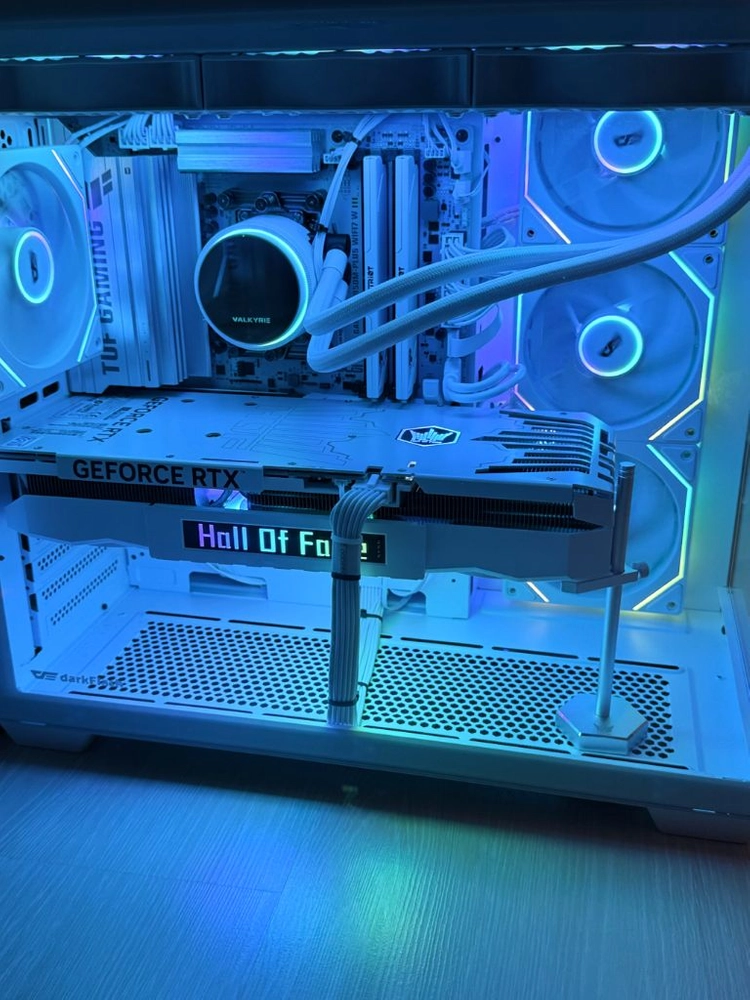 신품급 화이트 고사양 게이밍 PC 판매9800X3D·RTX 5070 Ti HOF •램 32GB • SSD 1TB 이미지