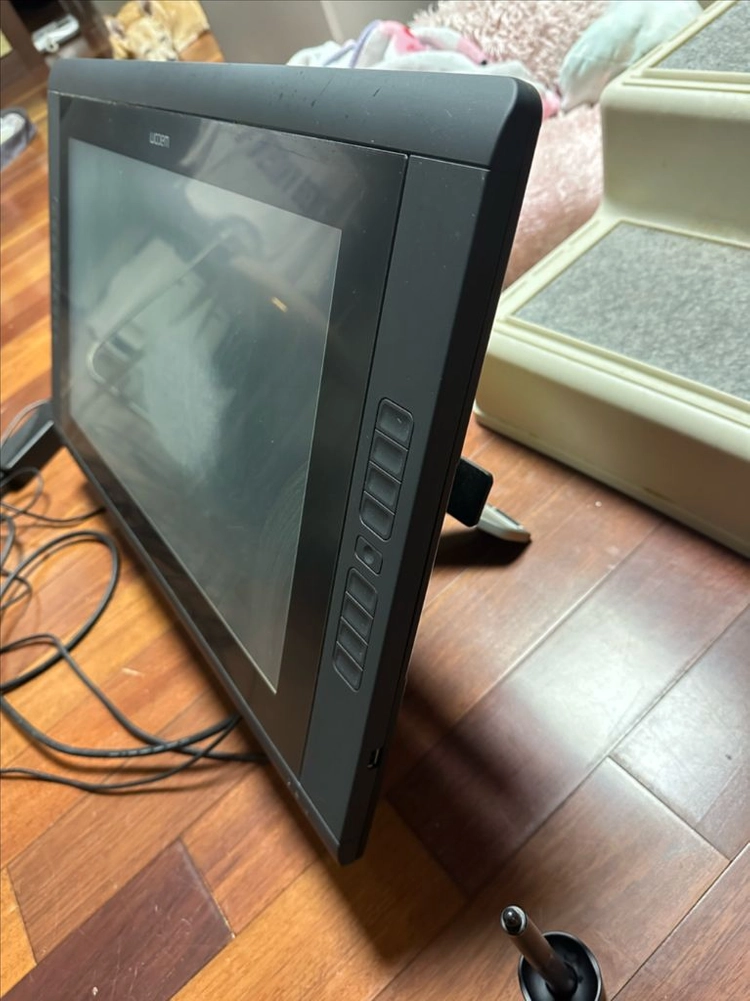 와콤 신티크 22 DTK-2200 액정 타블렛 풀세트 이미지