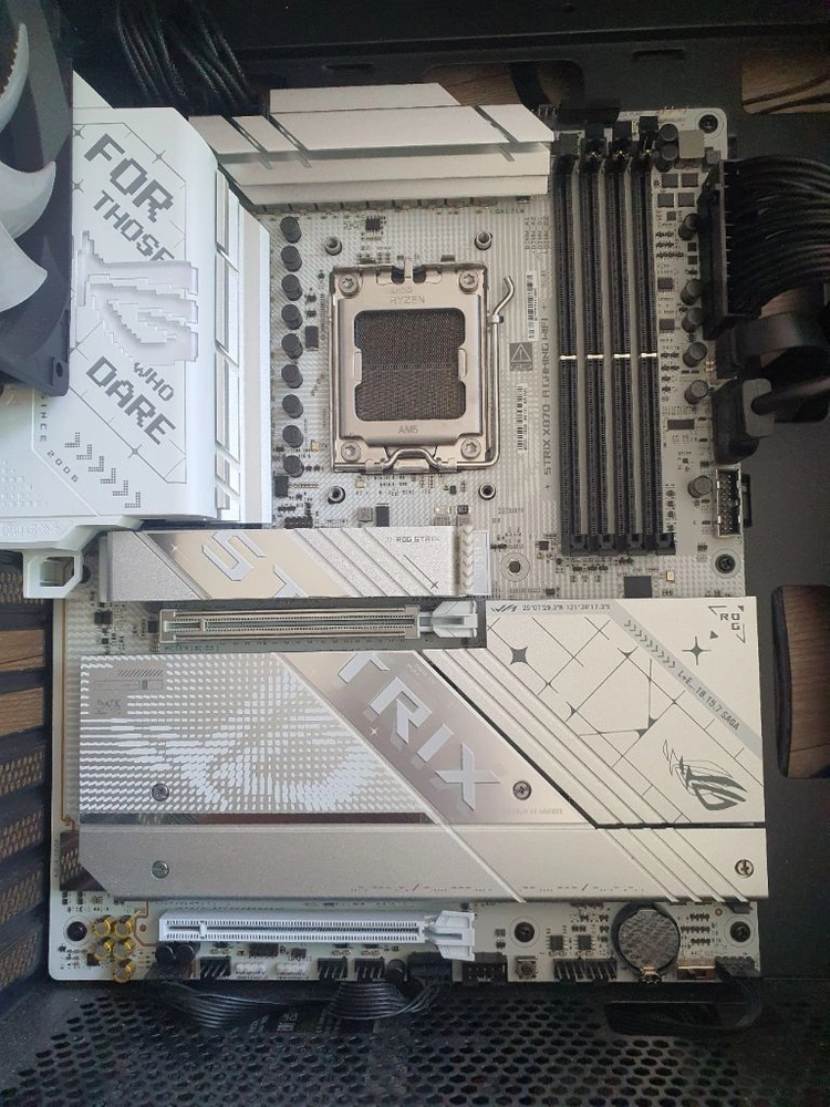 asus rog strix x870 a gaming wifi 메인보드 이미지