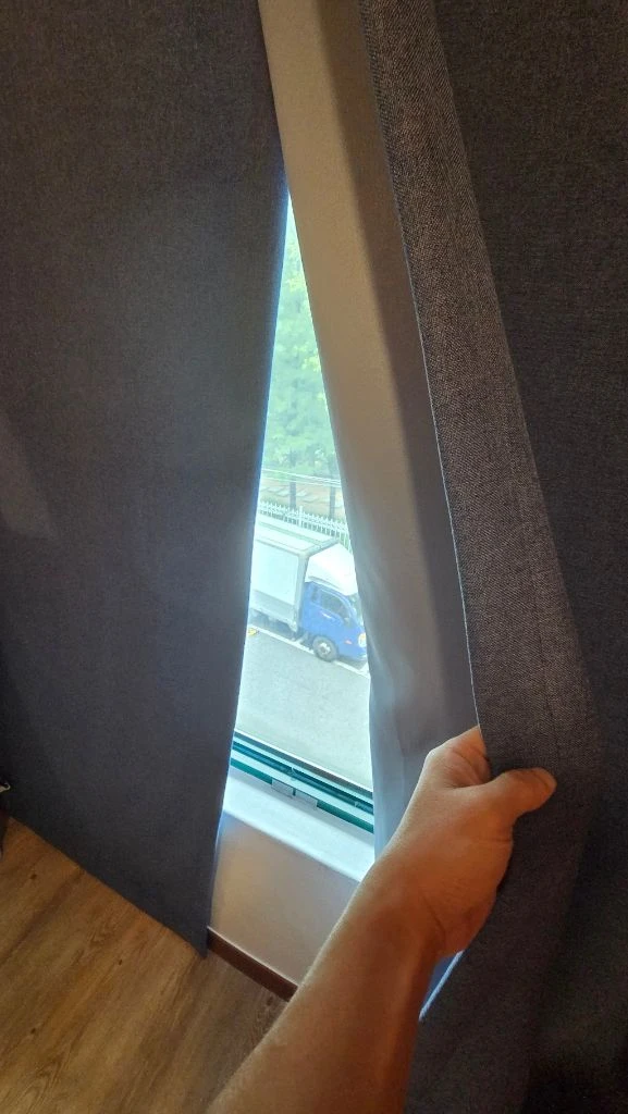 대형창 암막커튼 이미지